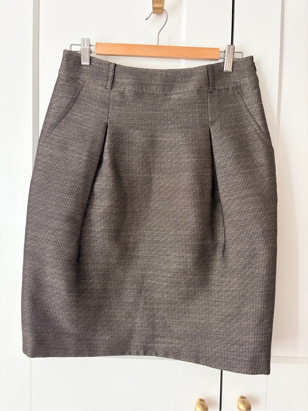Burberry Gray Textured Pleated Pencil Skirt | 6